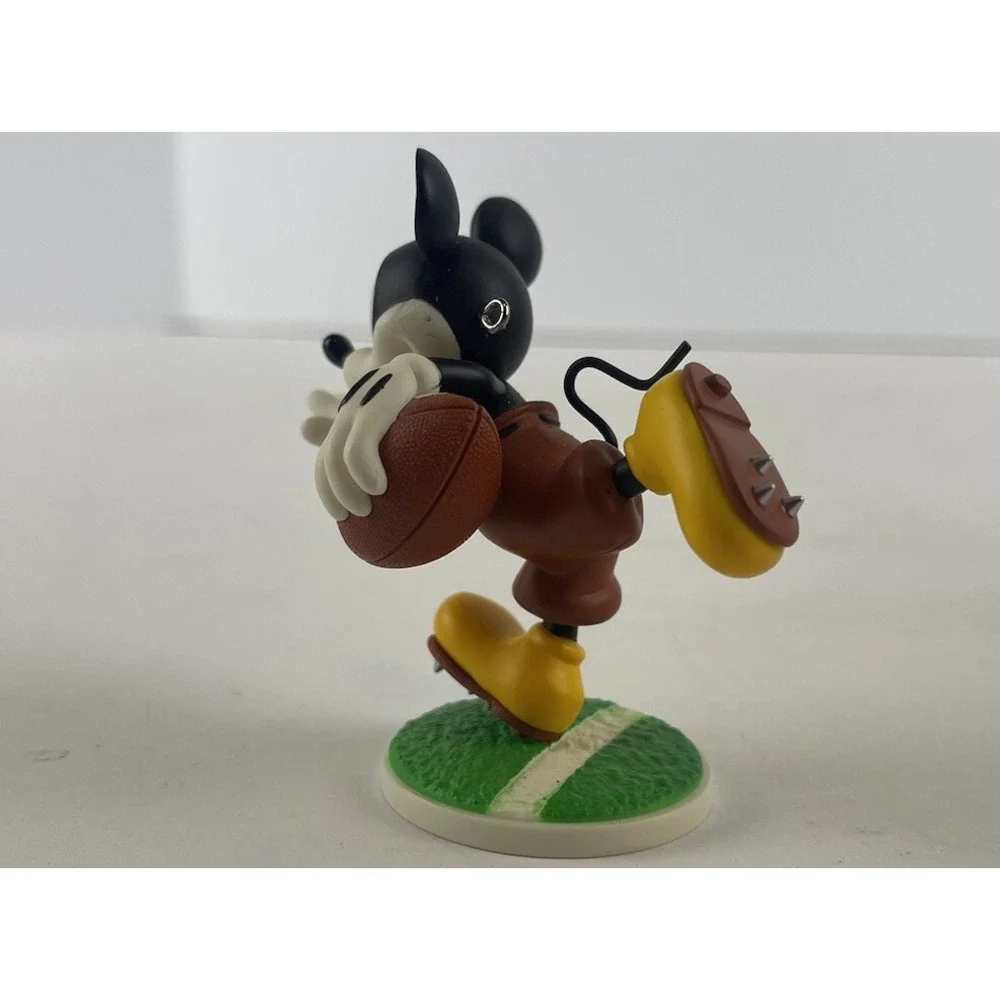 2016 Hallmark Keepsake Christmas Disney Ornament-Touchdown Mickey-Artist Crafted